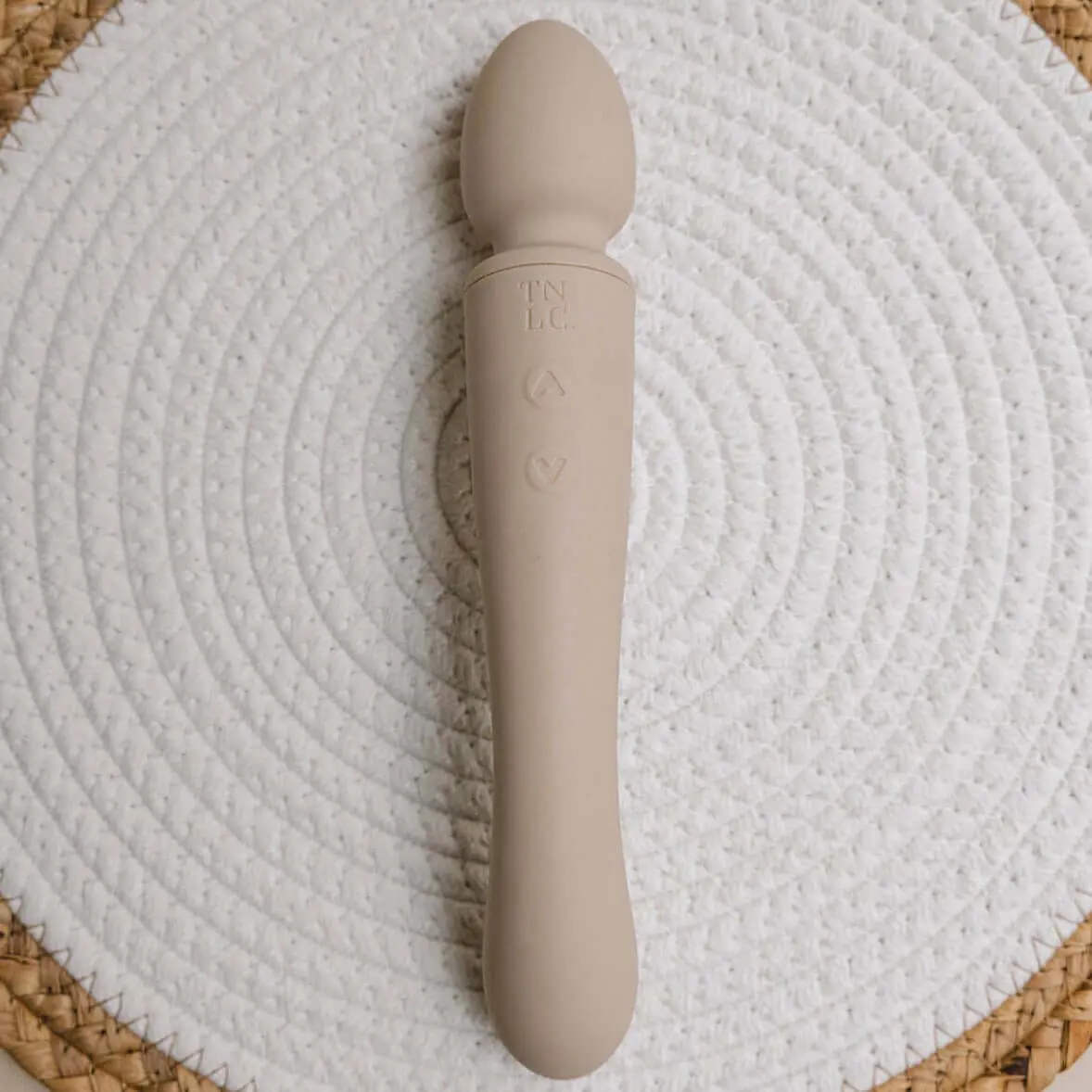 Cassia | Dual-Ended And Curved Wand Vibrator 1