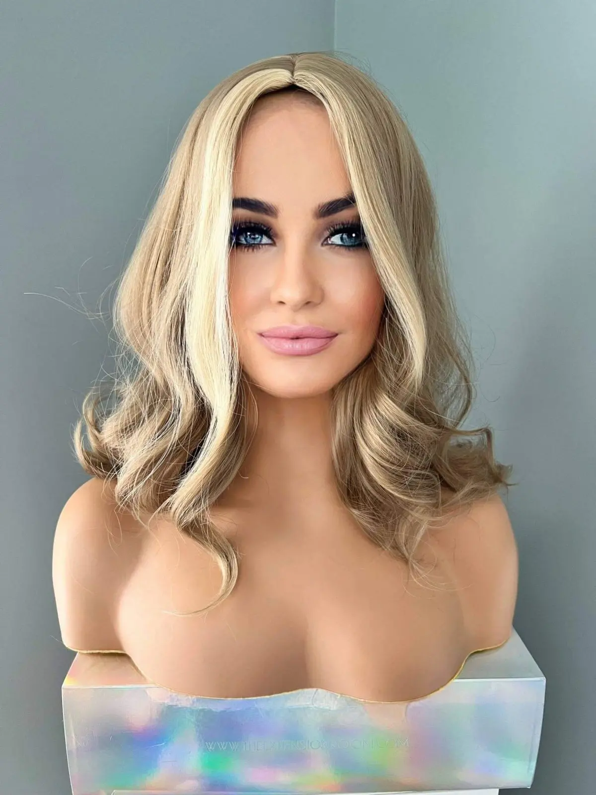 Dana Short Blonde Wig With Highlights 1
