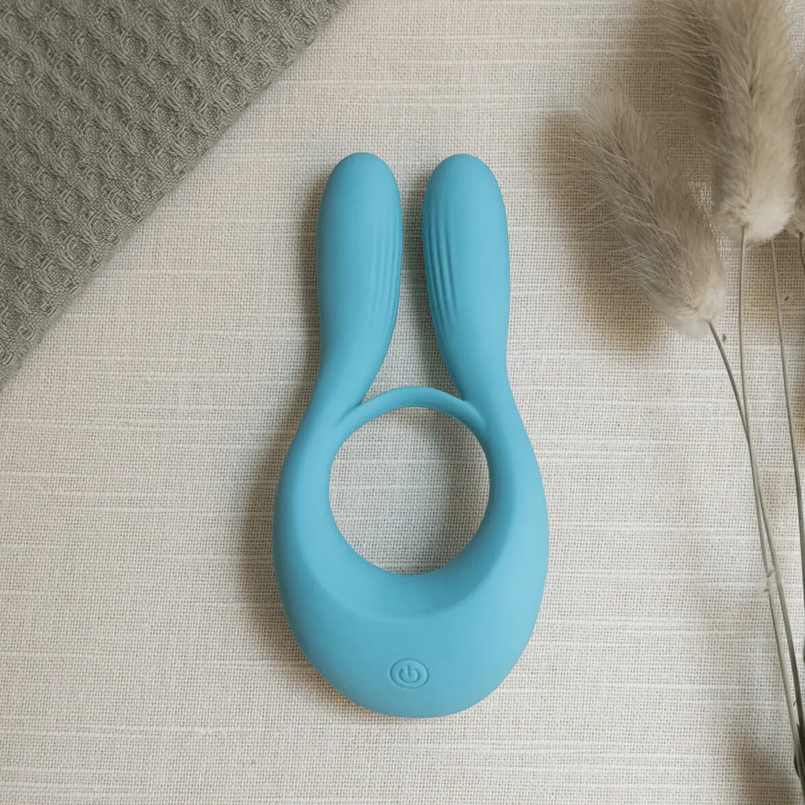 Medlar | Vulva Contouring Cock Ring With Vibrating Clitoral Prongs 1