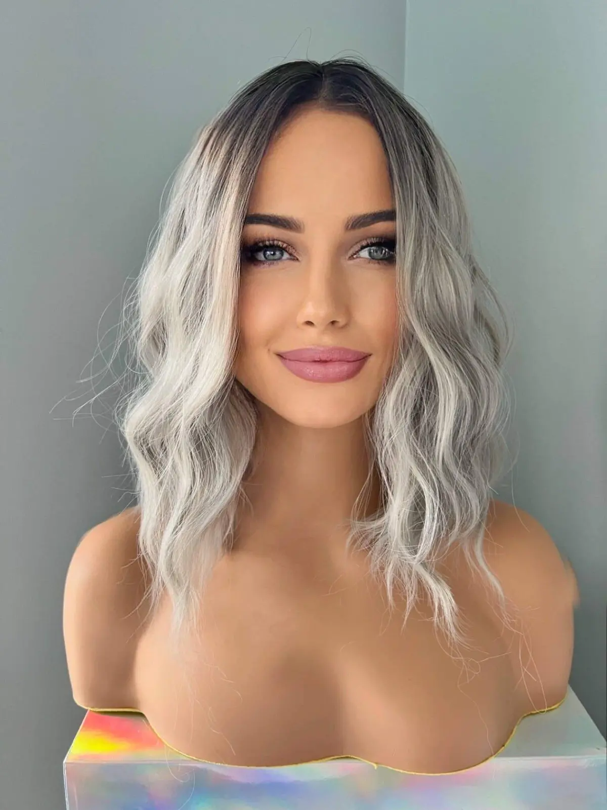 Mona Short Grey Silver Wavy Wig 1