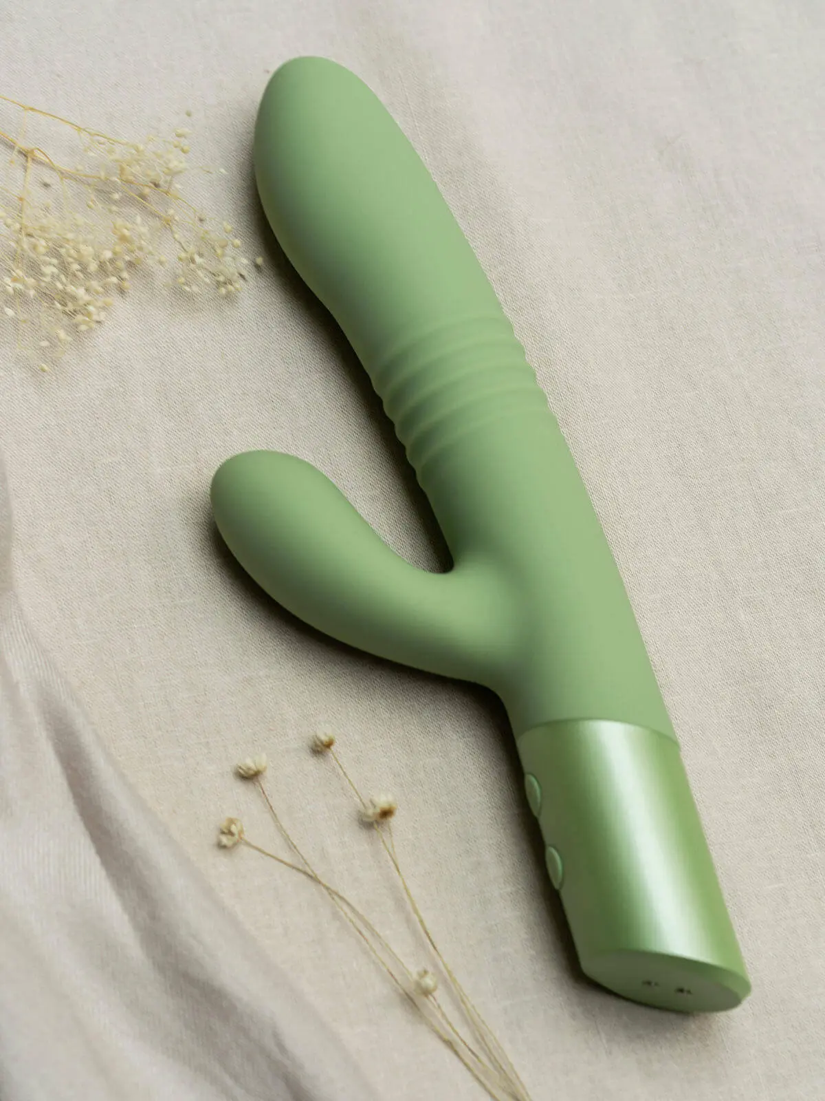 Yarrow | Thrusting Rabbit Vibrating Dildo 2
