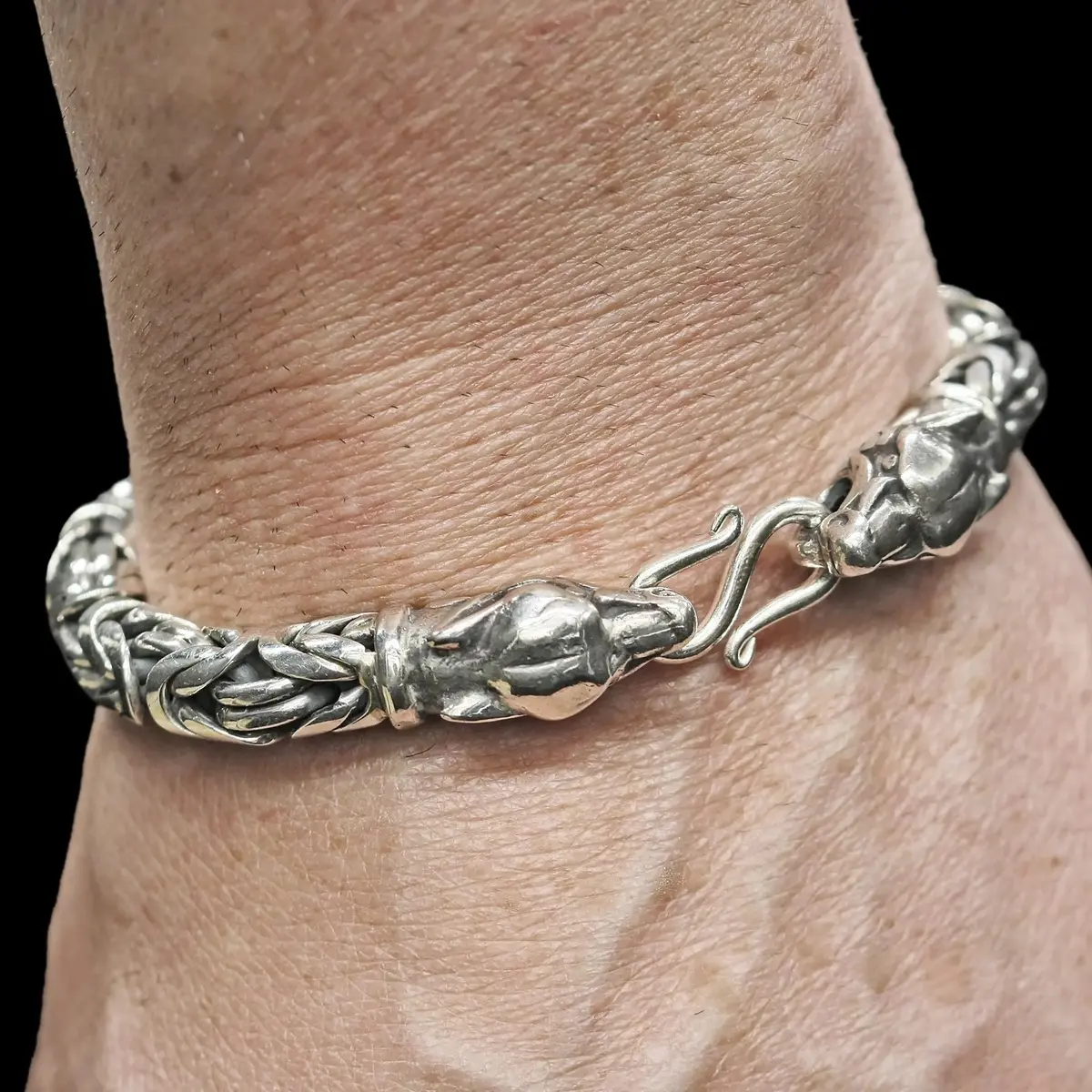 8Mm Silver Viking King Bracelet With Ferocious Wolf Heads 2