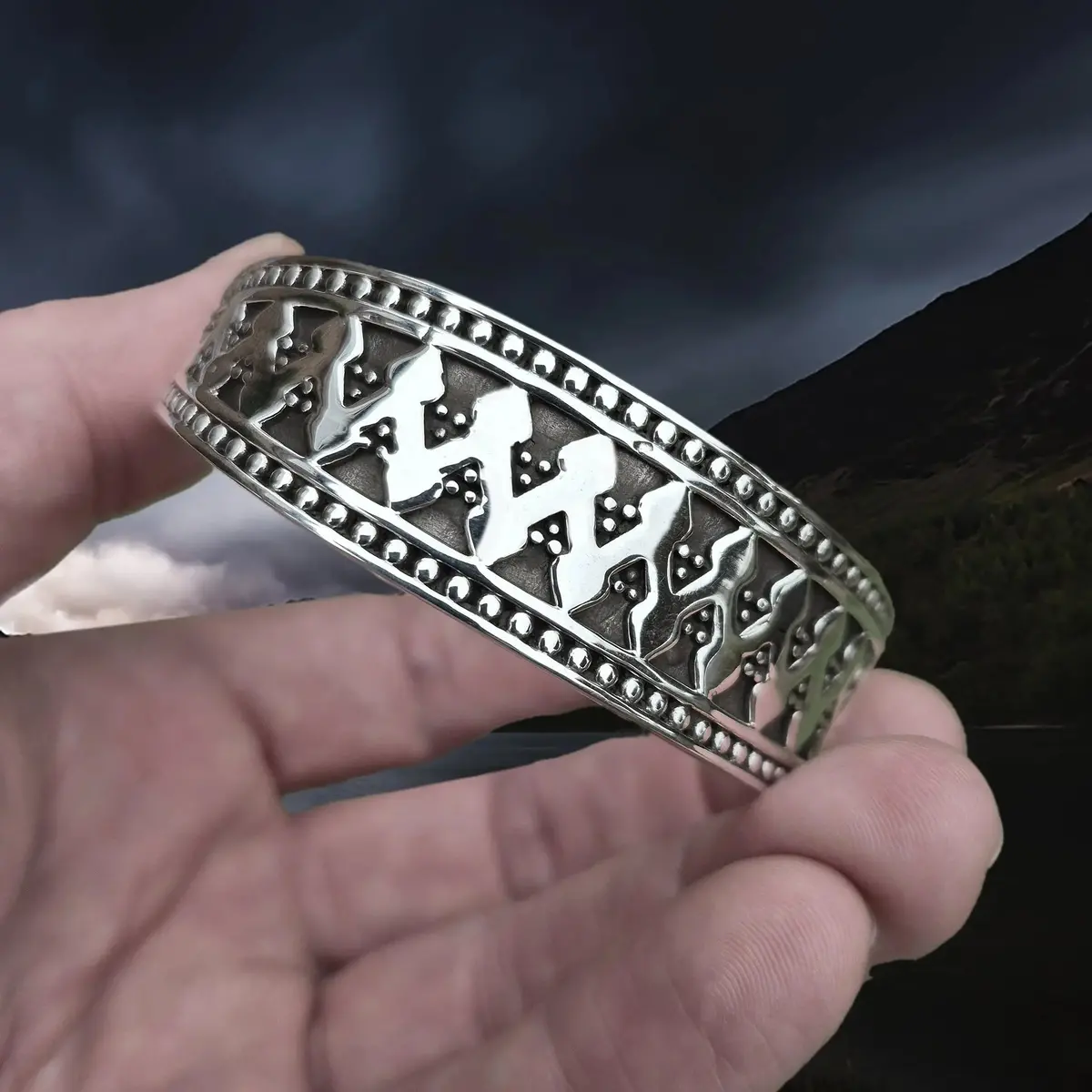 Silver Viking Bracelet / Arm Ring Replica From Anglesey With 3 Dot Design 1