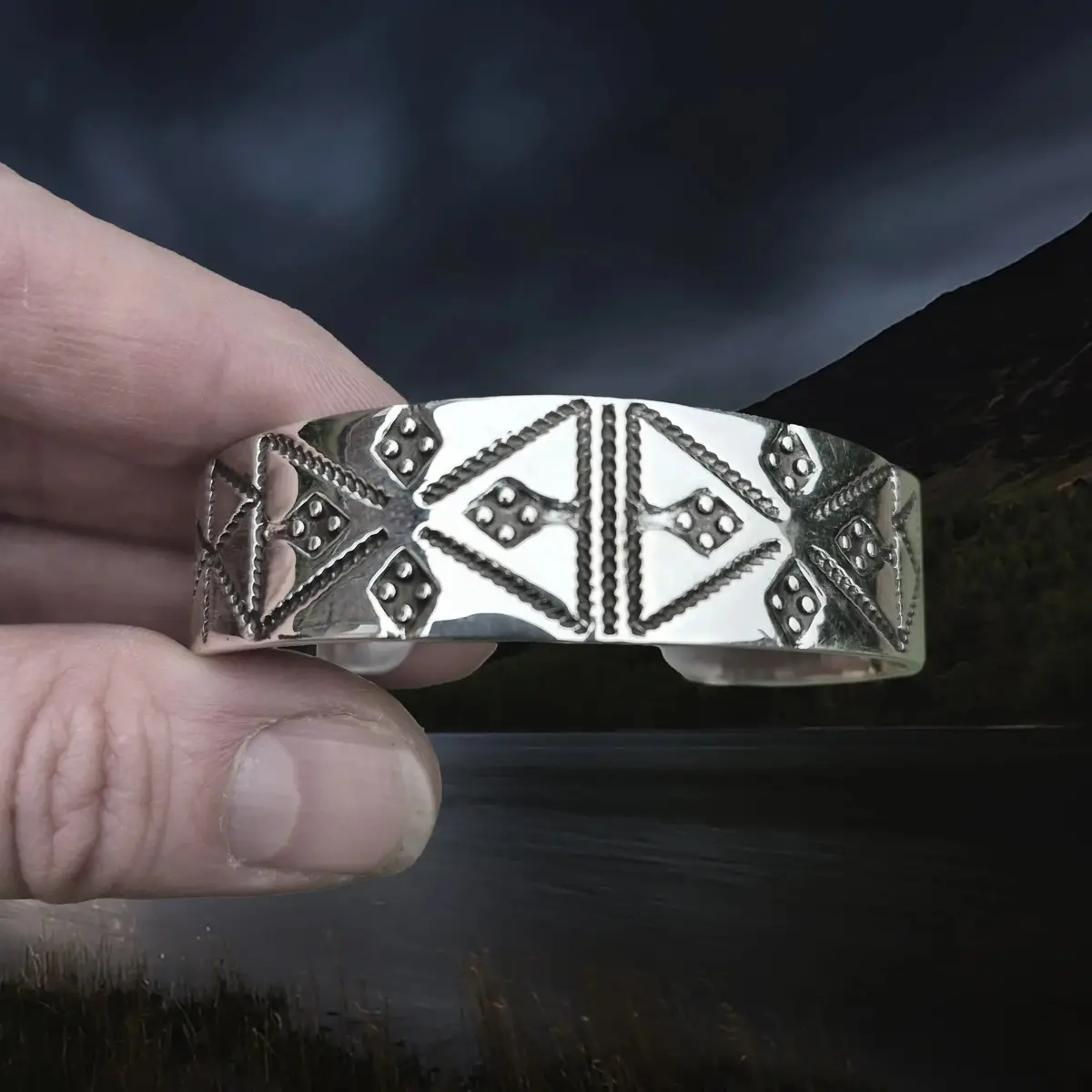 Silver Viking Bracelet / Arm Ring Replica From Anglesey With 4 Dot Design 1