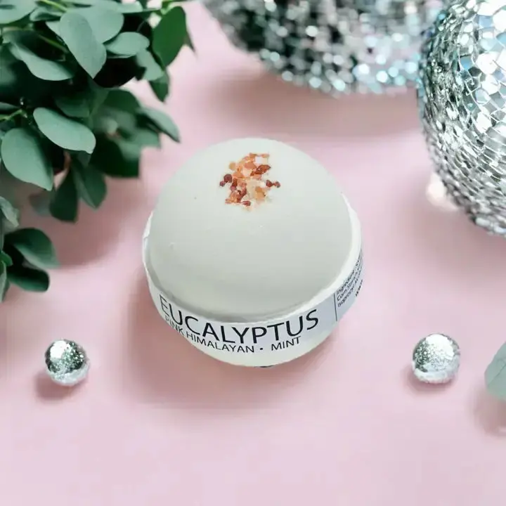 Eucalyptus Mint & Himalayan Salt Large Bath Bomb 1