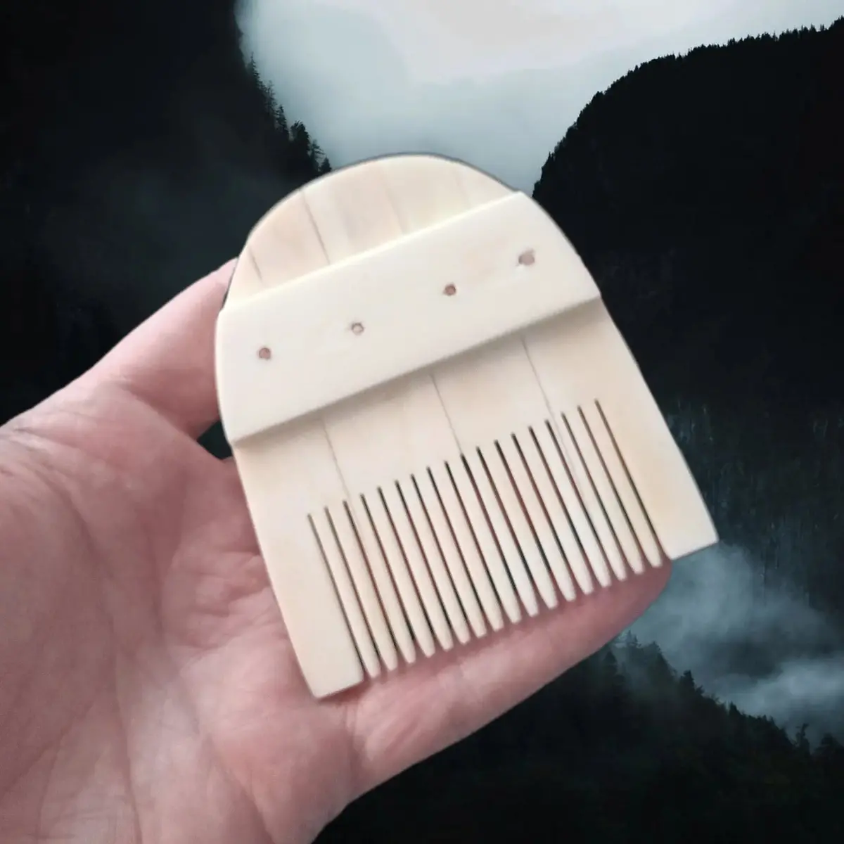 Rounded Bone Viking Comb 1