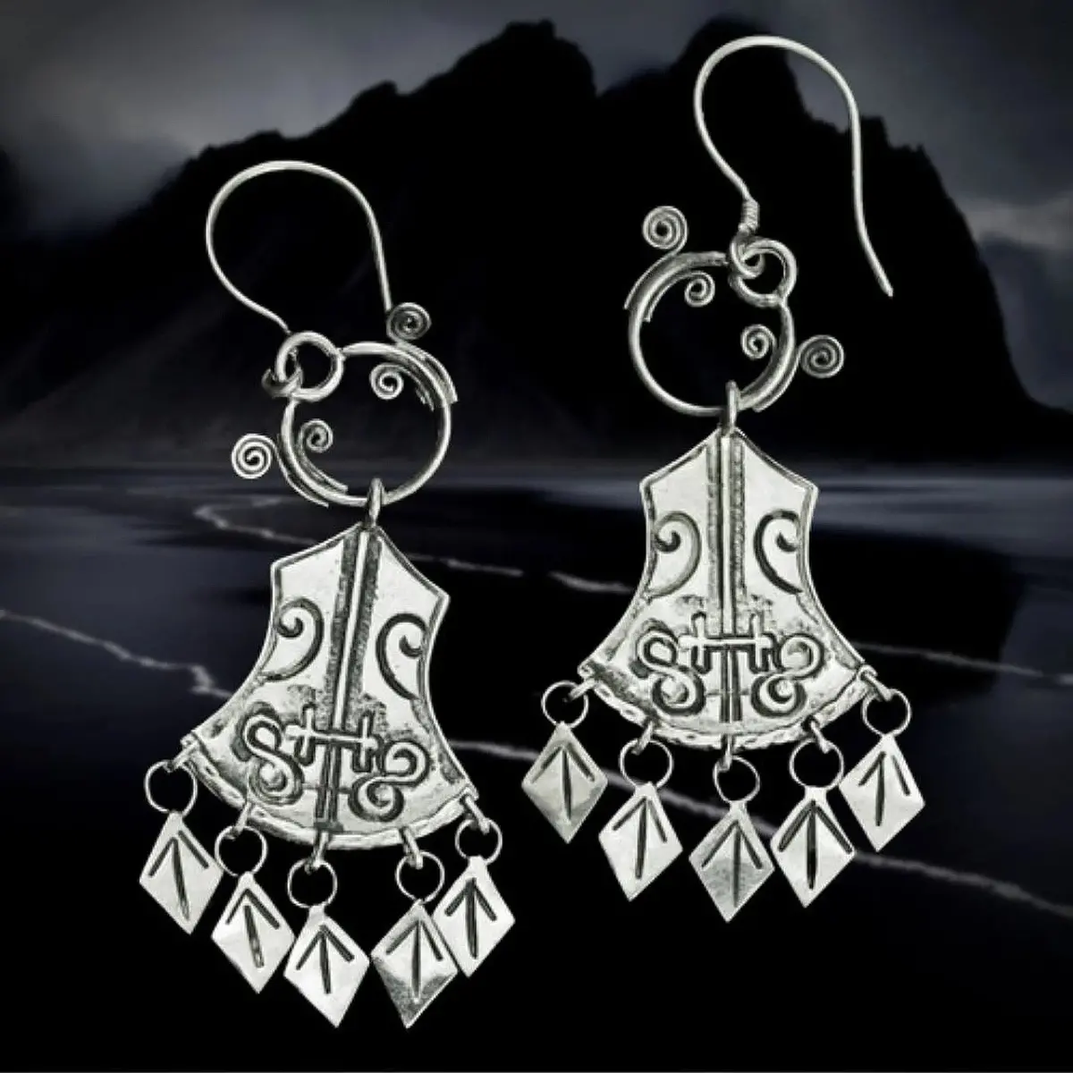 Silver 5 T Rune Norwegian Viking Earrings 1