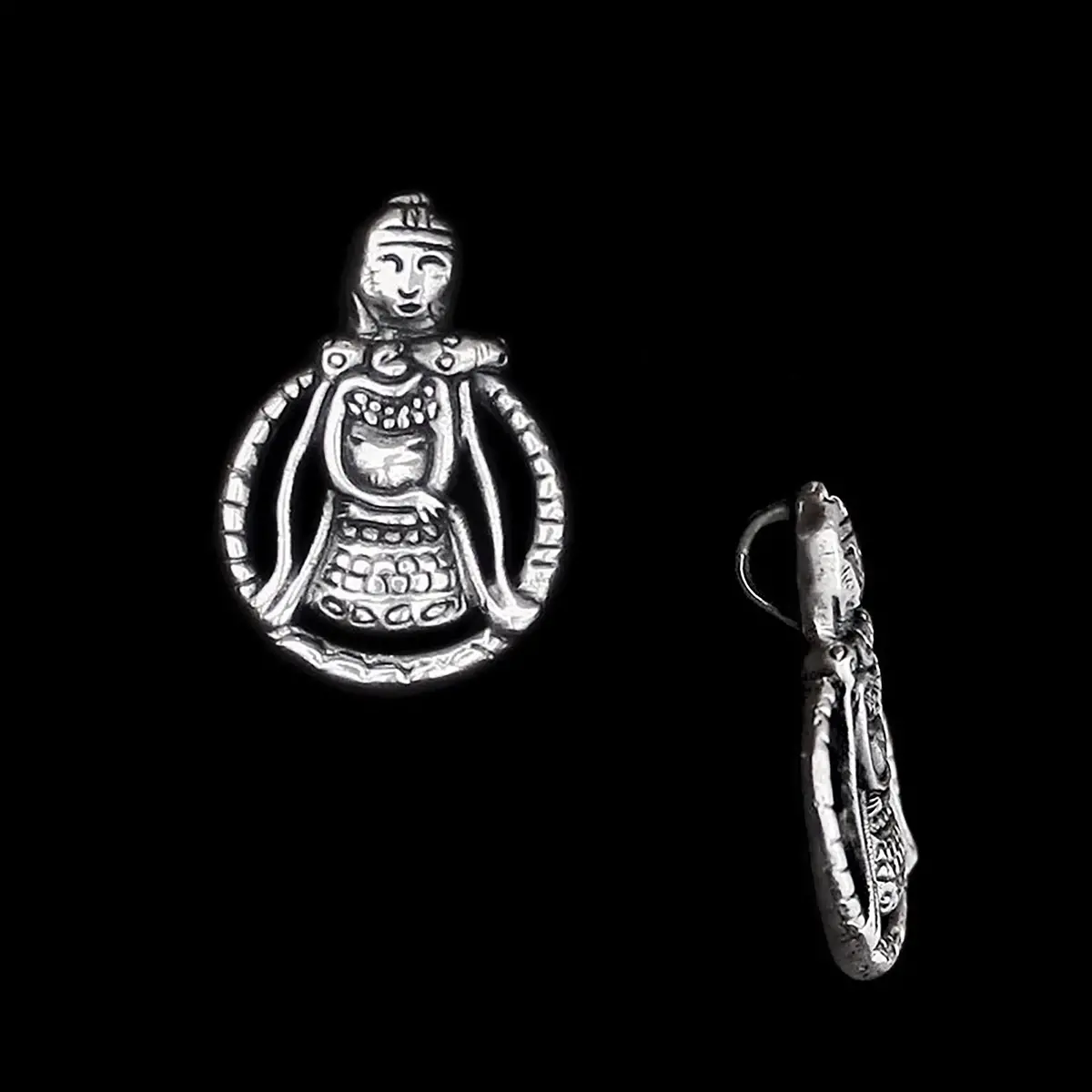 Small Silver Circular Freya Pendant 1