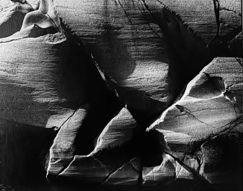 Granitt Inspirert Av Henry Moore 1